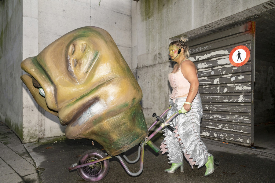 Rebecca Solari, SPÜDA, 2025. Performance, sound piece, text, in collaboration with musicians from local artistic collaborations (the Maninchiaghi collective from Biasca, winners of the last Rabadan in Bellinzona, and musicians from the Ticino guggen band Sonada Balossa with Nadine Speziga and Gioele Gentilini, and the Bau Band with Janush Lucchini and Francesco Berta). MASTIGA, 2025, Plaster, papier maché, styrofoam, In collaboration with the Ticino Carnival Company, I Maninchiaghi. Ph by Emanuele Finardi. Images courtesy of artists and La Rada, Photography by Riccardo Giancola (@riccardo_giancola) and Emanuele Finardi (@e.m.hey).