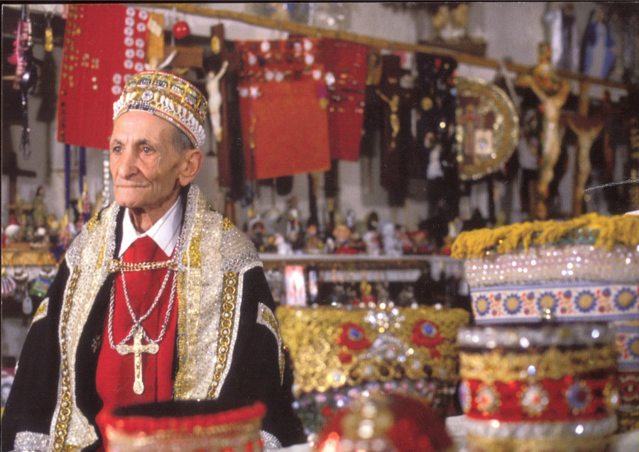 Palmerino Sorgente in his workshop, Notre-Dame Street, Montréal, 1999 Photo : Marie-Christine Cyr et Georges Aubin Jr. © Société des arts indisciplinés and Palmerino Sorgente Family