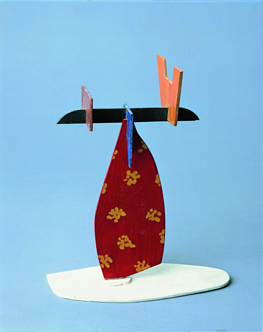 Meret Oppenheim, Bauernfrau, auf dem Kopf einen Korb tragend, 1960. Ölfarbe auf ausgesägtem Holz, 25 x 20 x 8 cm. Kunstmuseum Bern, Legat Meret Oppenheim © 2021, ProLitteris, Zürich. Foto: Kunstmuseum Bern