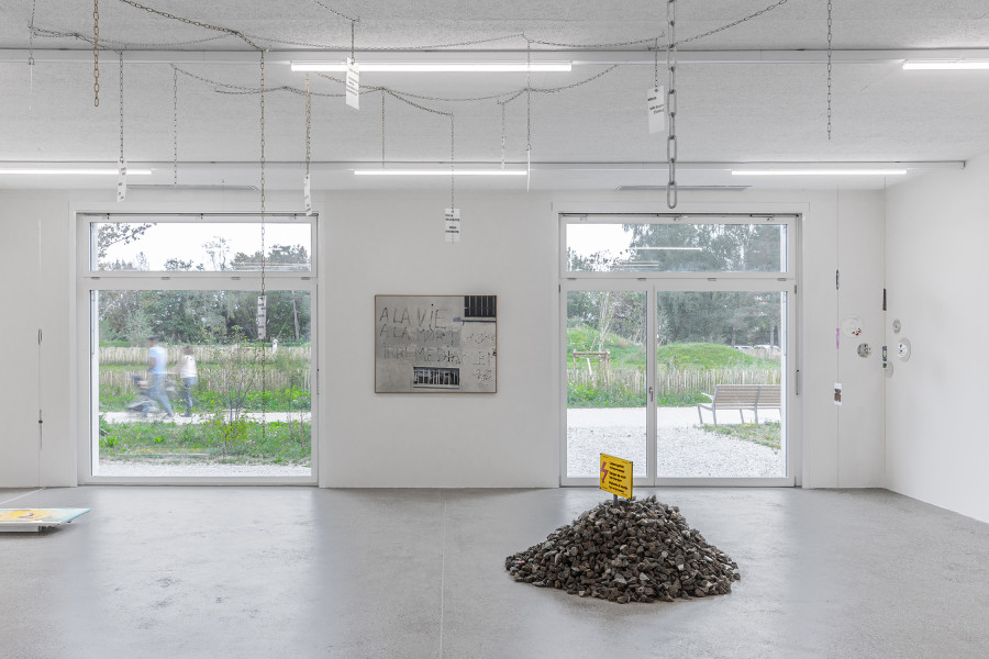 Exhibition View Group Show « All my loved ones like to fight » at CALM – Centre d’Art La Meute, Lausanne, 2023 / Photo: Théo Dufloo / Courtesy the artists and CALM – Centre d’Art La Meute