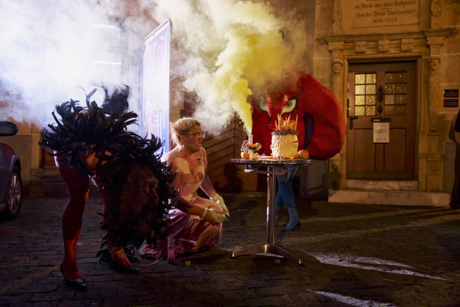 Rebecca Solari, POGO NEL BRODO, Performance ft. Marlène Charpentié and Rozy Tergemina Sapelkine, KRONE COURONNE, 2025. Credit photo: © Séraphine Sallin-Mason