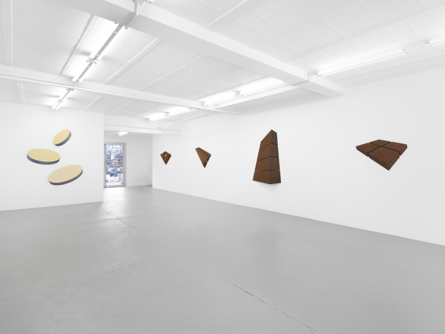 Wolfram Ullrich, Installation view, 2022, galerie lange + pult Auvernier, Photos: Julien Gremaud.