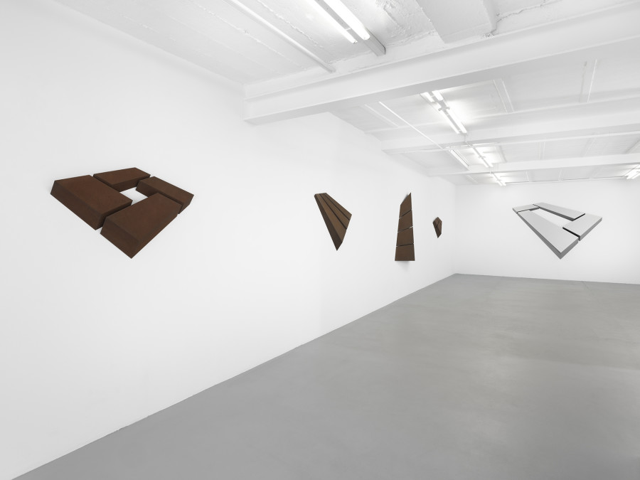 Wolfram Ullrich, Installation view, 2022, galerie lange + pult Auvernier, Photos: Julien Gremaud.