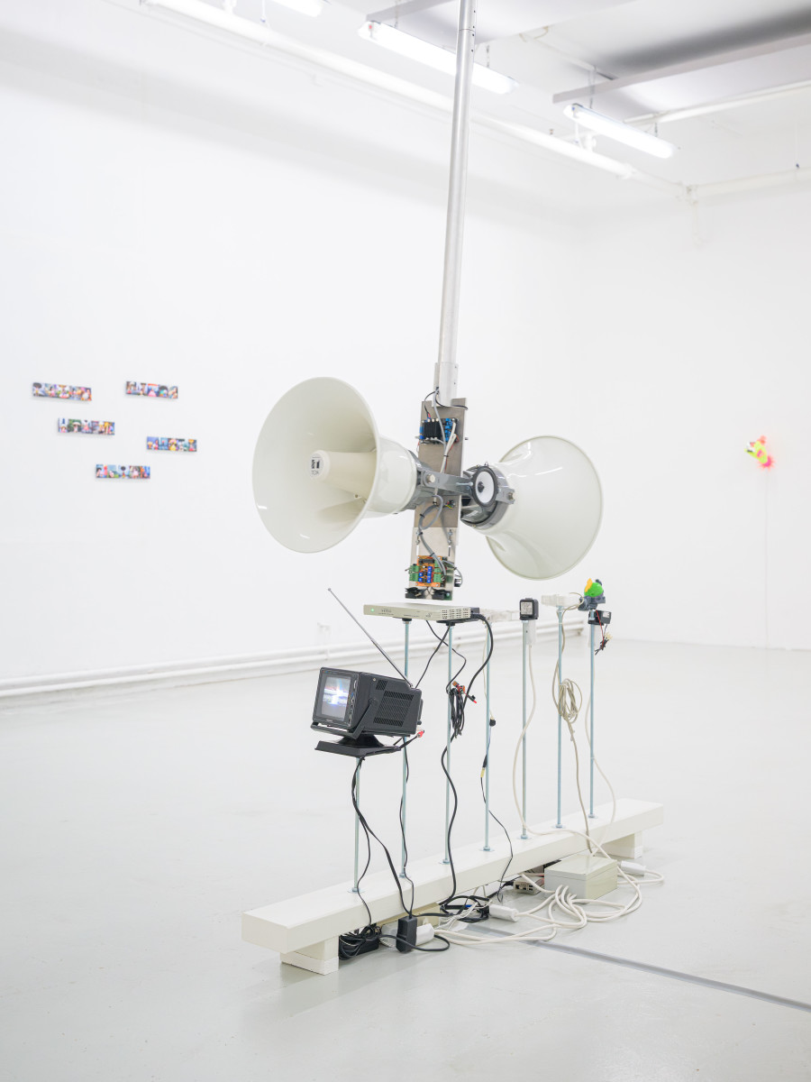 Michel Winterberg, Pendel für sieben Monologe, 2018, Michel Winterberg, Drifting Futures, Galerie für Gegenwartskunst E-WERK, Freiburg im Breisgau, 2026. Courtesy: the artist and Galerie für Gegenwartskunst E-WERK. Photo: Marc Doradzillo