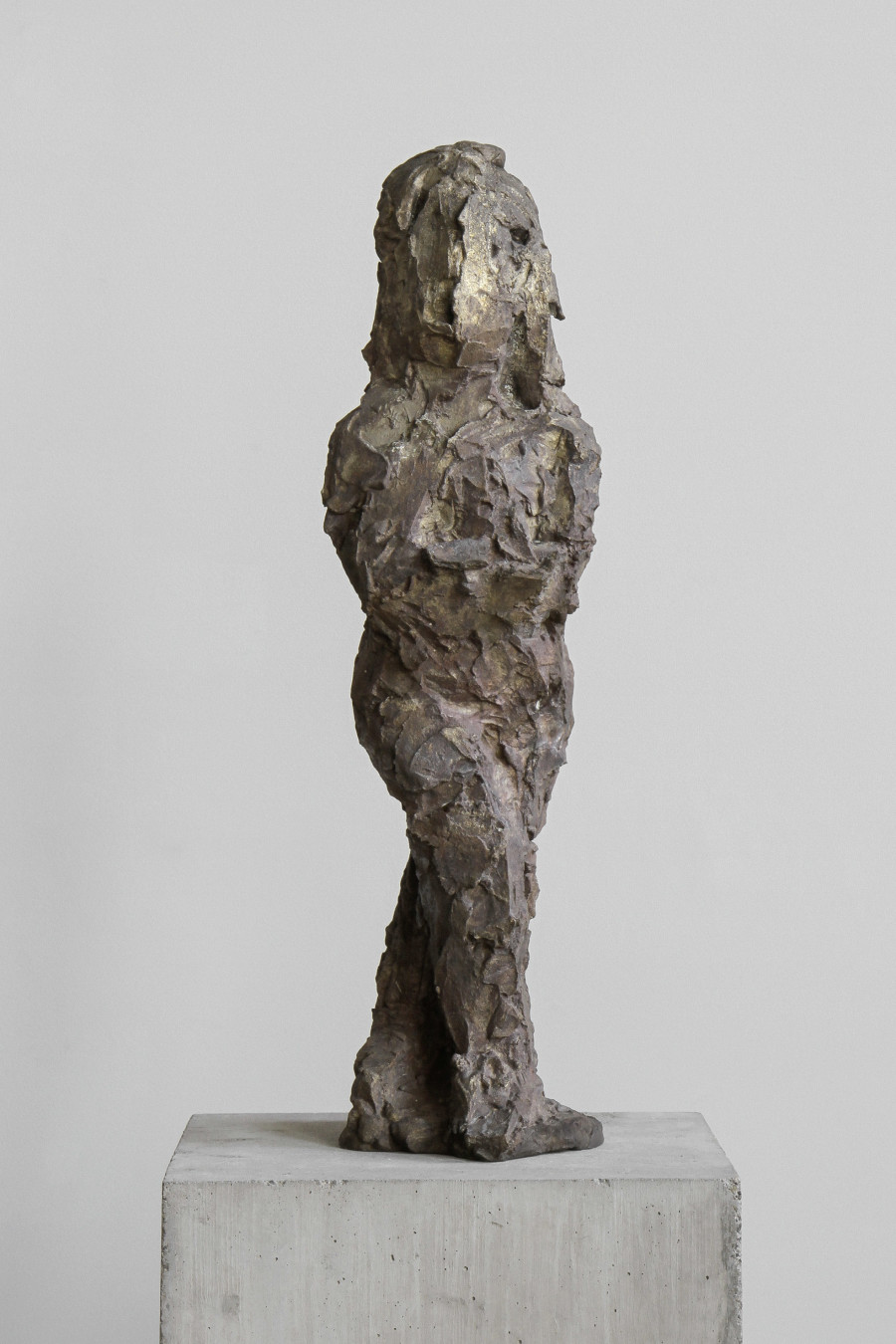 Hans Josephsohn, Untitled (Verena), 1982, Brass, Josephsohn Estate, Kesselhaus Josephsohn, St. Gallen. © Josephsohn Estate, Kesselhaus Josephsohn/Galerie Felix Lehner