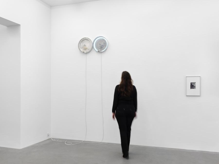 Installation view, Frequencies (and atmospheres), curated by Andreas Melas and Helena Papadopoulos, Galerie Eva Presenhuber, Waldmannstrasse, Zurich, 2023. © the artists. Courtesy the artists and Galerie Eva Presenhuber, Zurich / Vienna Photo: Stefan Altenburger Photography, Zürich.