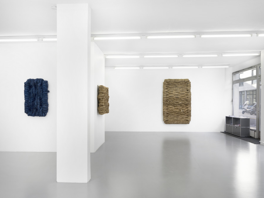 Olaf Holzapfel: Das Gewachsene – Ce qui a grandi, Installation view, 2023, Xippas, Photo : Julien Gremaud.