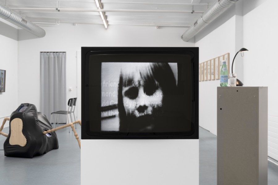 Joanie 4 Jackie Chainletter tapes, Jug Town Road by Tammy Rae Carland from The Velvet Chainletter, 1995, 4:3 (black and white, sound), 02:58’, Courtesy of Tammy Rae Carland and the Getty Research Institute, Los Angeles. Photos credits: marytwo