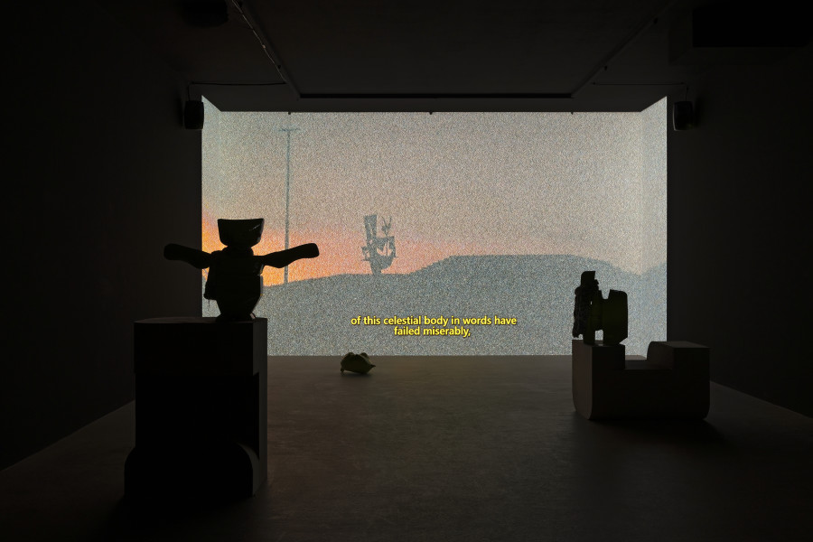 Fritz & Virginie Sistek, Priscilla Predator: geboren, leben, sterben, 2025, an automated theater play, 32 minutes, For, Basel. Photography: Gina Folly. Copyright and courtesy of the artists and For, Basel