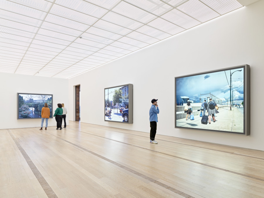 Installation view «Jeff Wall» at the Fondation Beyeler, Riehen/Basel, 2024. © Jeff Wall. Photo: Mark Niedermann