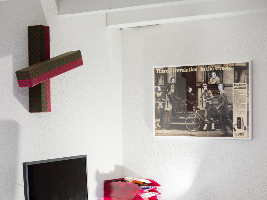 Adrien Genty, Mère, Parvaneh cross, 2025 / Irini Karayannopoulou, There’s a revolution in the streets, 2015, in Passage du Commerce, Kunsthalle Winterthur, 2025. Photo: Cedric Mussano