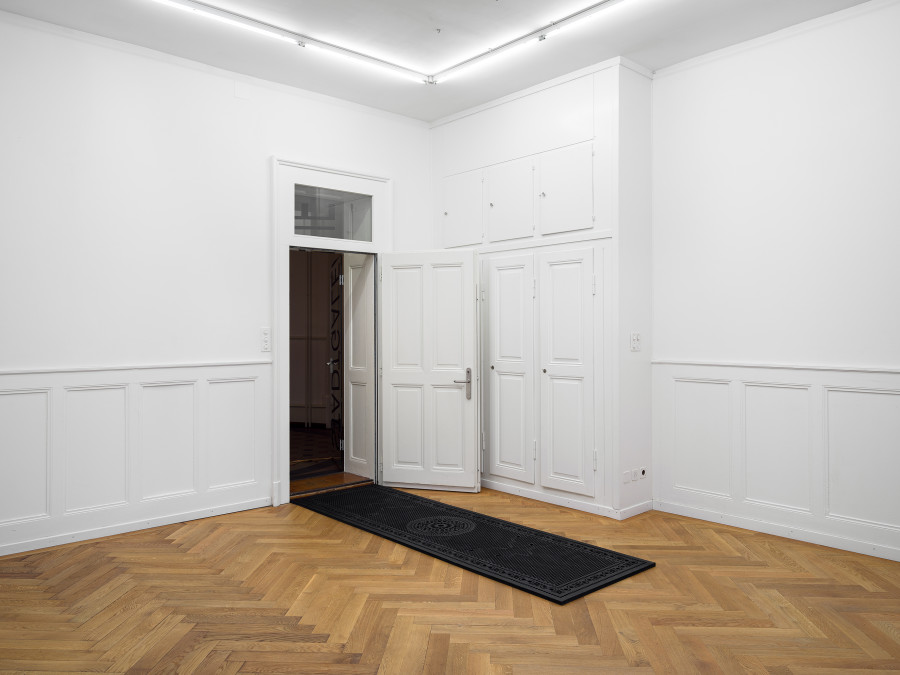 Oz Oderbolz, Läufer #1, installation view Stadtgalerie Bern, 2025. Photography: Cedric Mussano. Copyright and courtesy of the artists and Stadtgalerie, Bern