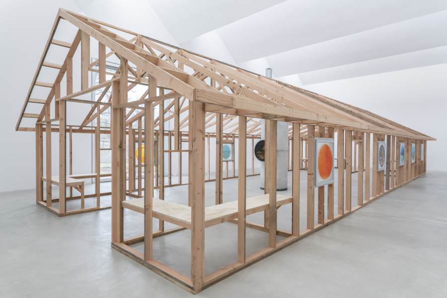 Oscar Tuazon, Building, 2023, Ausstellungsansicht Building, Oscar Tuazon, Kunst Museum Winterthur, 2023. Courtesy the Artist, Foto: Reto Kaufmann