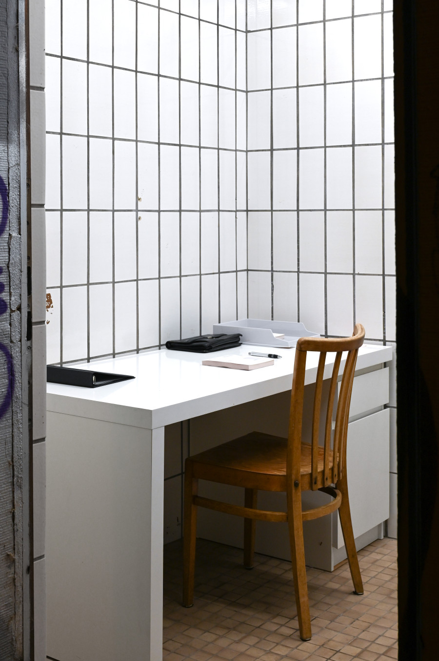 Jason Hirata, "Vergeltungs-Rechnung (reverse invoice)," 2025, Jason Hirata, "Vergeltung" at Kaiserwache, Freiburg im Breisgau, 2025. Courtesy: the Artist and Kaiserwache. Photo: Stefan Lux