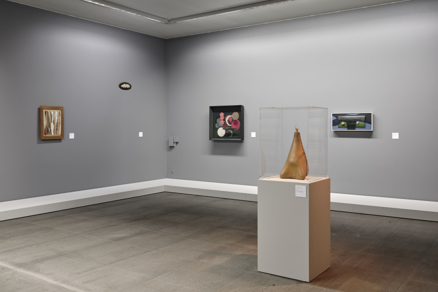 Exhibition view, Meret Oppenheim, My Exhibition, Kunstmuseum Bern, 2021-2022. © Kunstmuseum Bern, photo: Rolf Siegenthaler