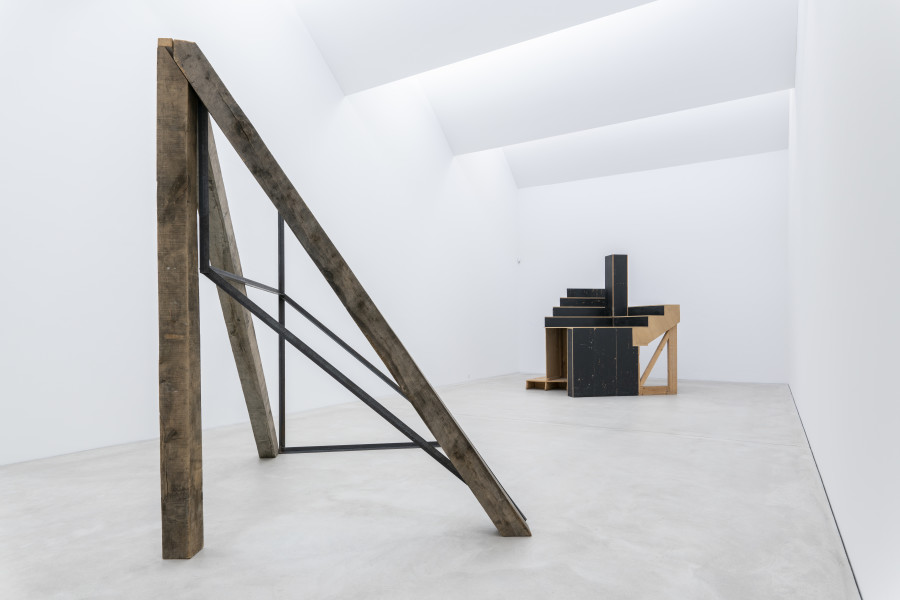 Oscar Tuazon, Dead Ahead, 2011, Ausstellungsansicht Building, Oscar Tuazon, Kunst Museum Winterthur, 2023. Courtesy the Artist, Foto: Reto Kaufmann