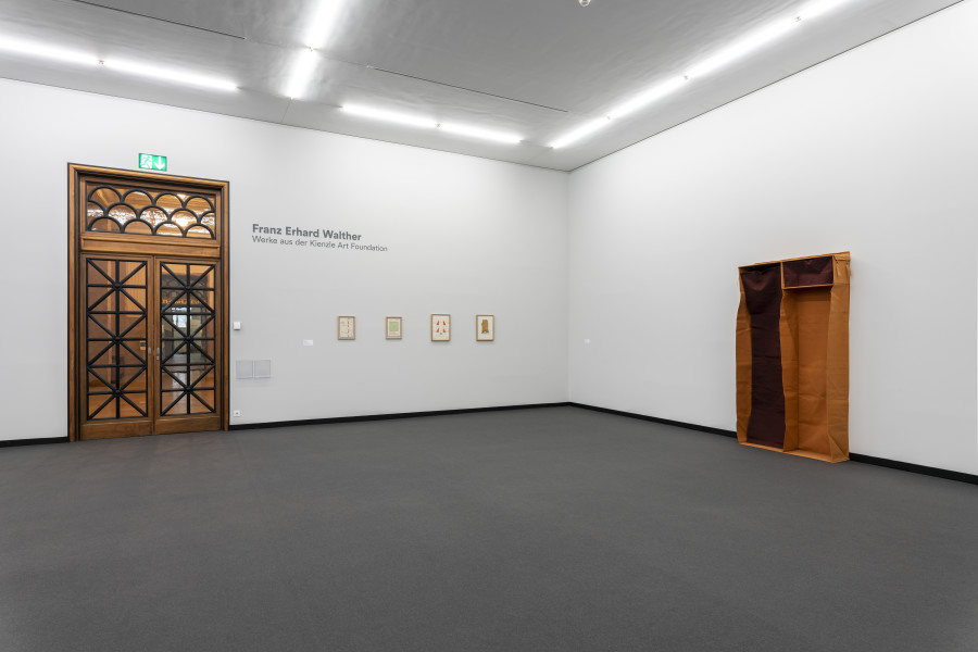 Exhibition view, Franz Erhard Walther, Work block from the Kienzle Art Foundation, Kunst Museum Winterthur, 2023-2024.