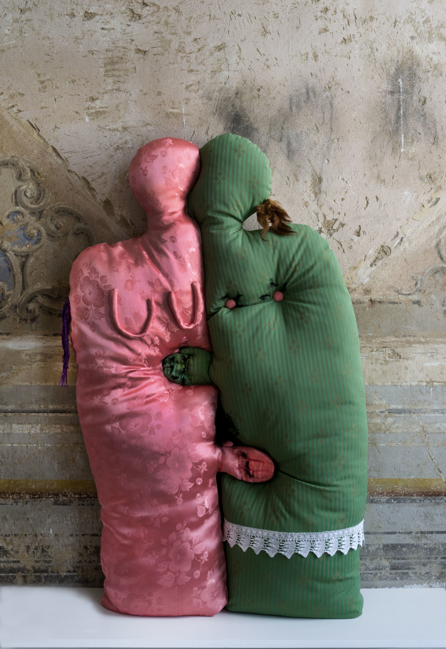 Nilbar Güreş, Underneath, 2019, fabric, 115 x 72 x 18 cm; Courtesy the artist and GALERIST, Istanbul; Foto: Reha Arcan