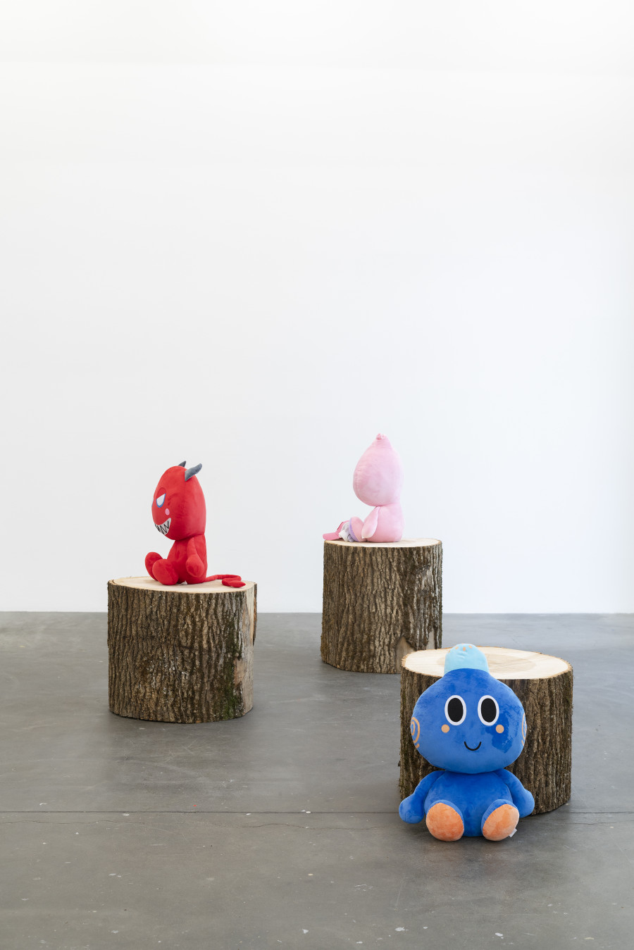 Sanko GameCorp ©, Based Bun (pink), Geeny (blue), DEV (red), 2024. Photo: Kunst Halle Sankt Gallen, E. Sommer. Courtesy: the artist.