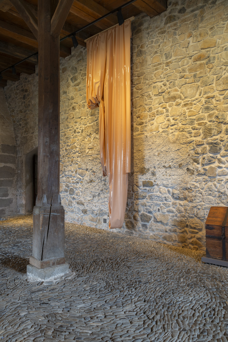 Vue d’exposition © Courtoisie de l’artiste et de la Galerie Gregor Staiger (Zurich), photo. Château de Gruyères