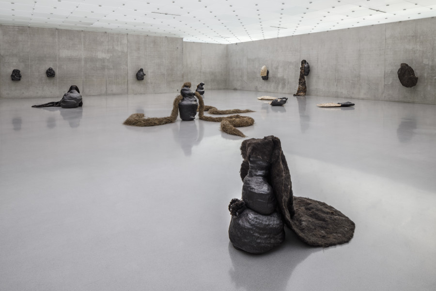 Solange Pessoa, Installation view second floor Kunsthaus Bregenz, 2023. Photo: Markus Tretter. Courtesy of the artist, Mendes Wood DM. © Solange Pessoa, Kunsthaus Bregenz