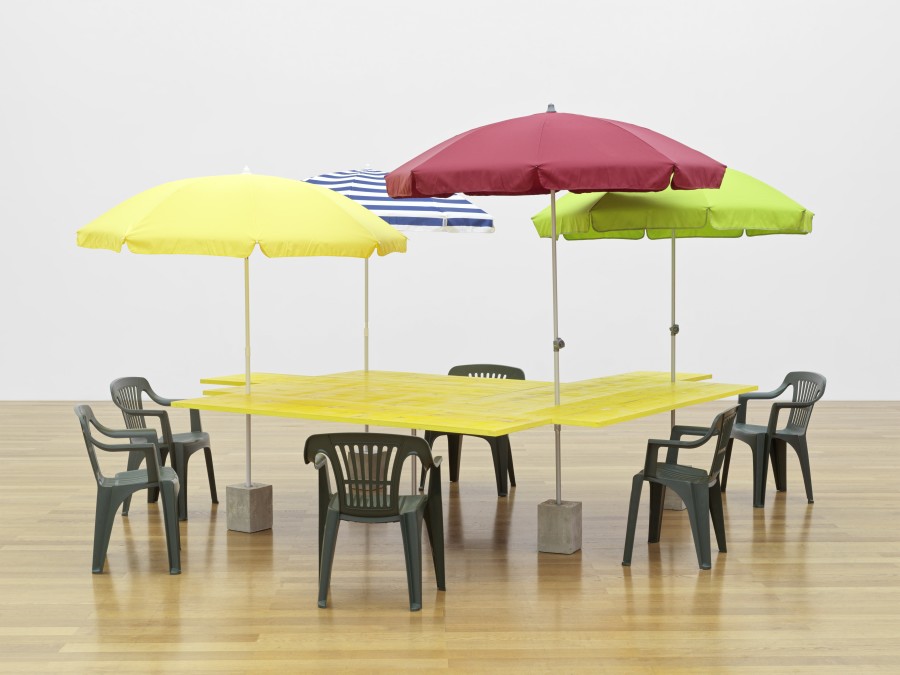 Liliana Moro, Quattro Stagioni, 2014, Schalungsbretter, Sonnenschirme, Kunststoffstühle, Beton I Shuttering boards, parasols, plastic chairs, concrete, Dimensionen variabel I Dimensions variable. Installation view, Kunstmuseum Liechtenstein, Vaduz. Foto I Photo: Stefan Altenburger Photography Zurich. © Liliana Moro