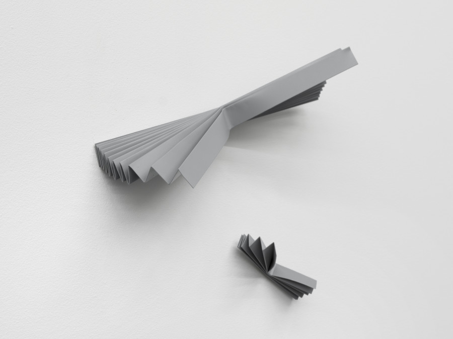 Installation view, Judith Kakon, Violets, lilacs, iodine, and violence, Tunnel Tunnel, Lausanne, 2025-2026. Photo credit: Julien Gremaud