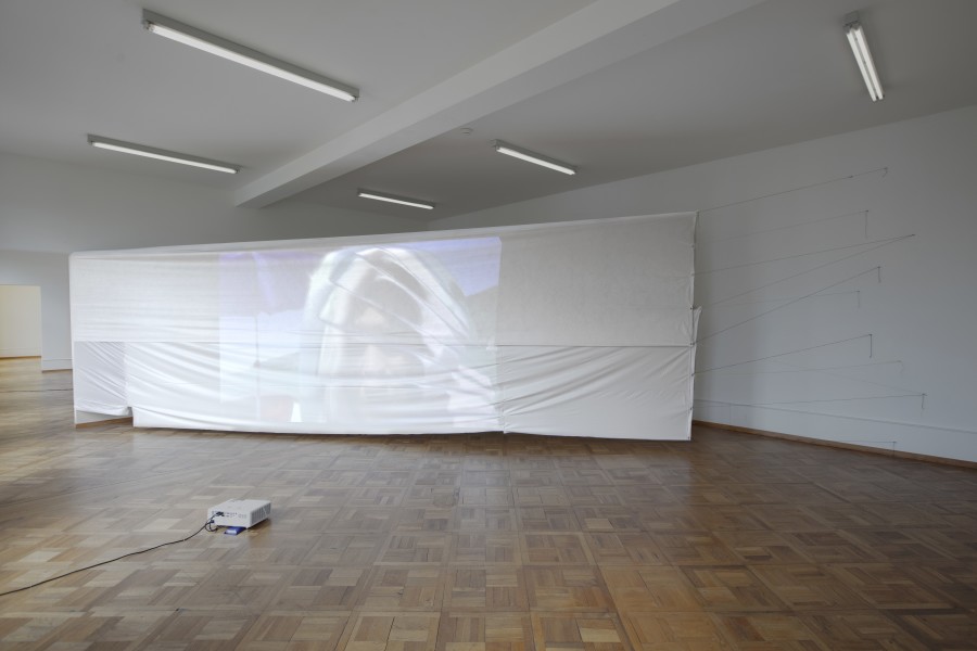 Gil Pellaton, One Hundred Years of, 2021 Video / Vidéo / Video, 5’35”, Courtesy the artist; Ausstellungsansicht / vue d’exposition / exhibition view Kunsthaus Centre d’art Pasquart, Foto / photo: Gil Pellaton