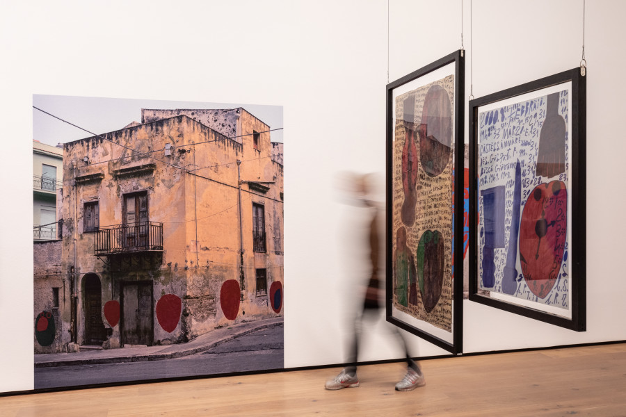 Installation view of the exhibition Écrits d'Art Brut - Wild Expression & Thought, © 2021 Museum Tinguely, Basel; photo: Matthias Willi