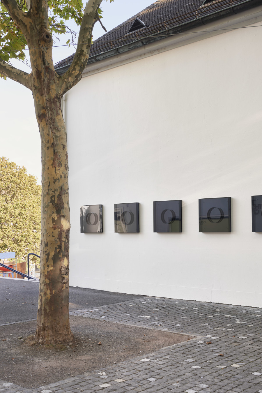 Marie Matusz, Canons and Continents (Dérives I-XXXVI), Kunsthalle Basel back wall, 2024, installation view, photo: Philipp Hänger / Kunsthalle Basel