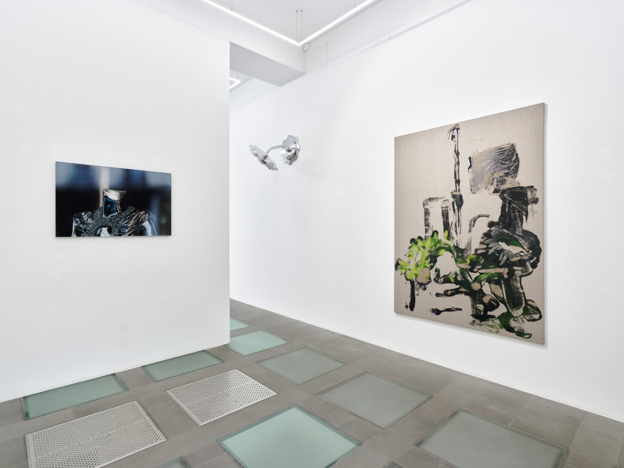 Exhibition View Group Show ‘Beyond the Looking Glass’ / Courtesy: galerie lange + pult / © Felix Jungo.