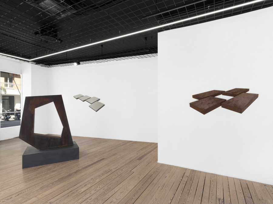 Exhibition view, Wolfram Ullrich, Double Treat, galerie lange + pult, Geneva, 2025. Photo credit: Julien Gremaud