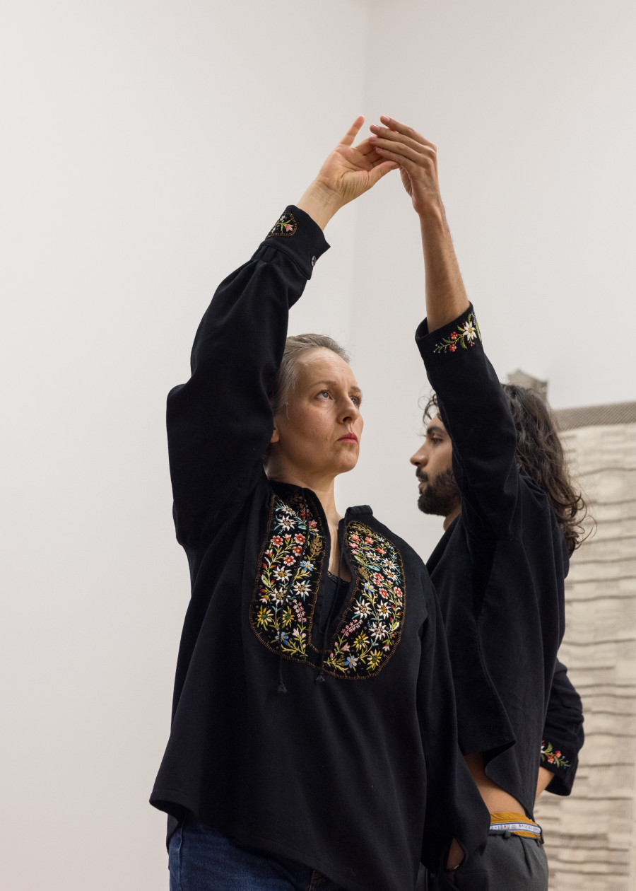 Mario Espinoza, Carmen Oswald, Simeon Sigg, Grad häbä, performance view Stadtgalerie Bern, 2025. Photography: Julie Folly. Copyright and courtesy of the artists and Stadtgalerie, Bern