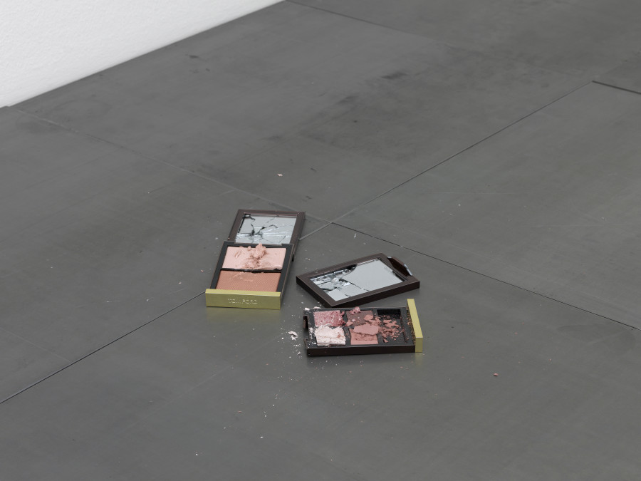 Exhibition view, Sylvie Fleury, Shoplifters from Venus, Kunst Museum Winterthur, 2023. Photo credit: Annik Wetter