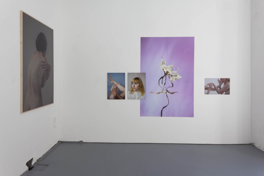 Lea Kunz: Naktakt, standard/deluxe, Installation view, 2022