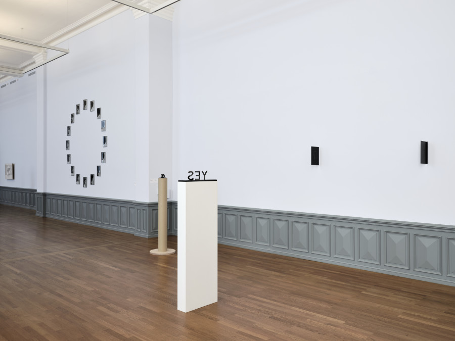 Installation view, Markus Raetz, oui non si no yes no, Kunstmuseum Bern, 2022. Photo credit: Rolf Siegenthaler, © Kunstmuseum Bern