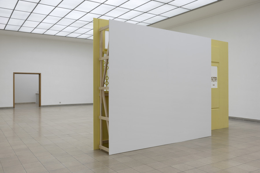 Megan Francis Sullivan, Study of a facade, American Fine Arts at 22 Wooster Street, New York, circa 2002, 2024. Wood, plexiglass, drywall, window decal, approx. 500 x 170 x 290 cm. Megan Francis Sullivan, Wolkenstudie, installation view, Kunsthaus Glarus, 2024. Photo: Gina Folly. Courtesy of the artist.