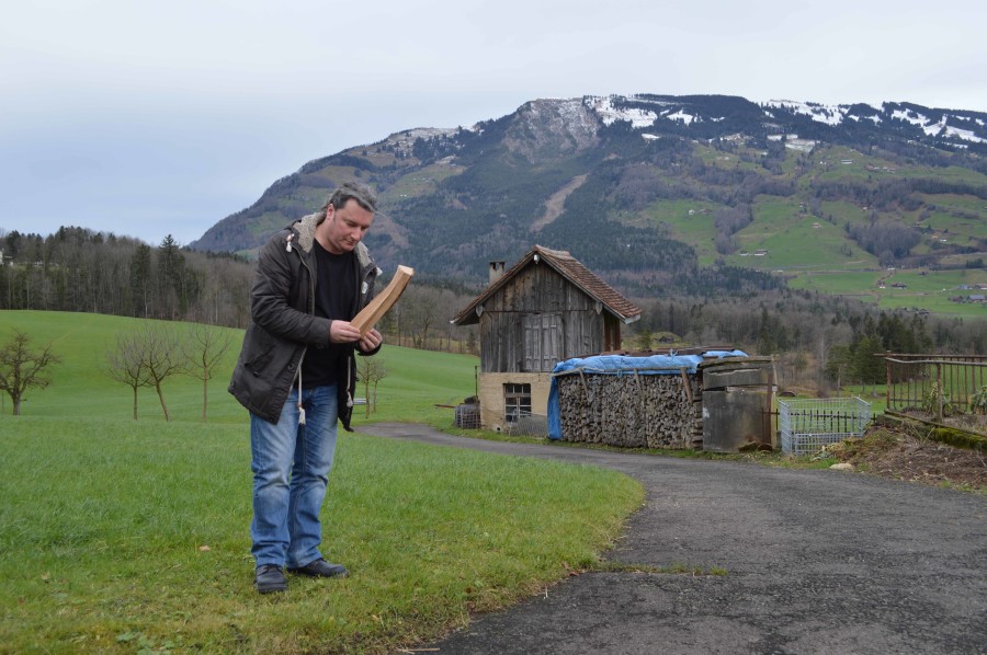 Silvano Repetto, Performance inutile n. 2505. Going to get a log for the fire 200 km away from home © 2021 Silvano Repetto