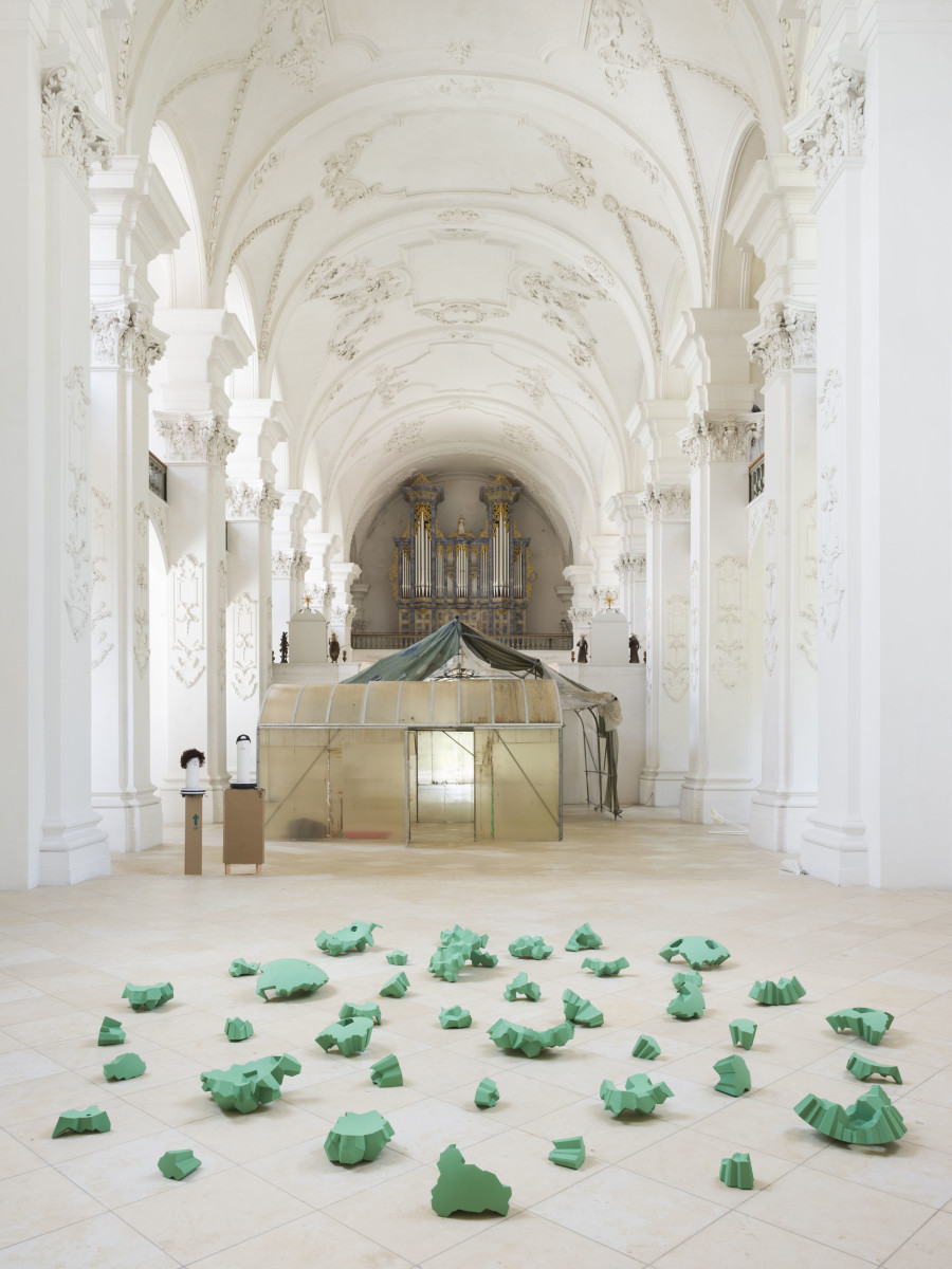 L’Effet de serre, Abbatiale Bellelay, exhibition view. Photo credit: Sebastian Verdon / Abbatiale Bellelay