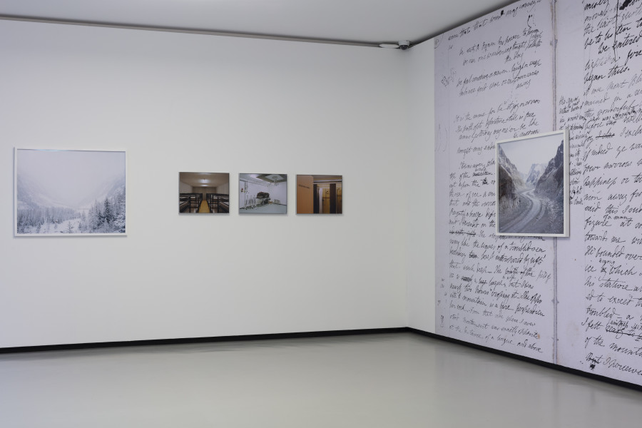 Chloe Dewe Mathews, The pleasure of text, Musée des beaux-arts Le Locle, 2023. © 2023, Musée des beaux-arts Le Locle. Photo: Lucas Olivet. Tous droits réservés.