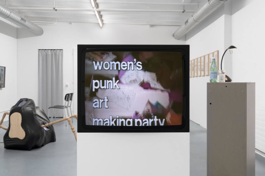 Joanie 4 Jackie Chainletter tapes, Women’s Punk Art Making Party by Mary Billyou from The Velvet Chainletter, 1995, 4:3 (colour, sound), 06:49’, Courtesy of Mary Billyou and the Getty Research Institute, Los Angeles. Photo credits: marytwo