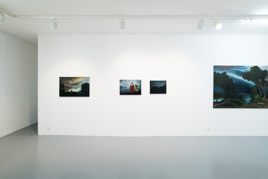 Exhibition view, Fabien Mérelle & Antoine Roegiers, A l’ombre des nuages - Nos abris dérisoires, Wilde 2020.