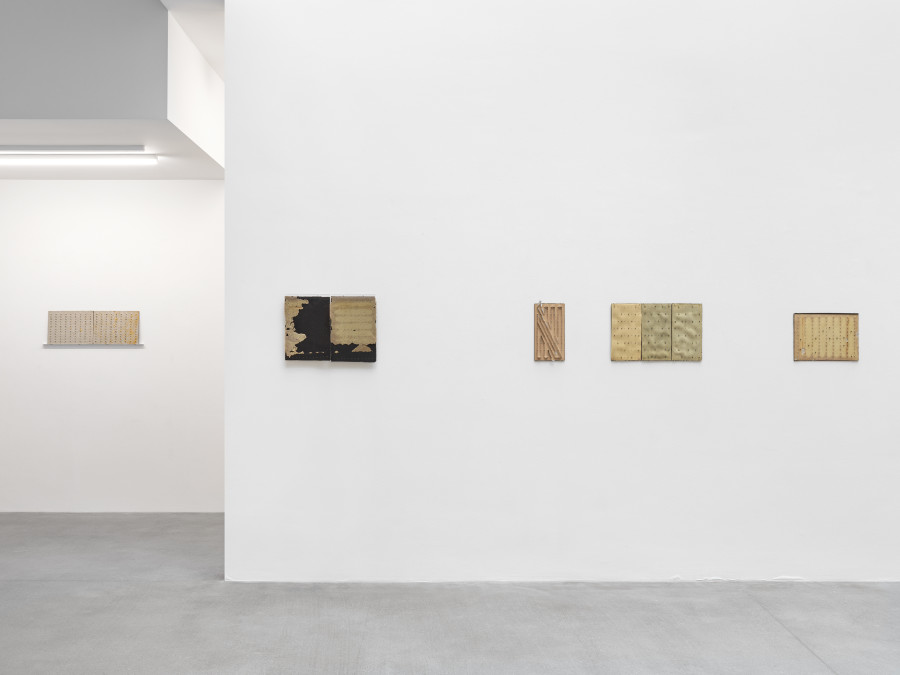 Installation view, Frequencies (and atmospheres), curated by Andreas Melas and Helena Papadopoulos, Galerie Eva Presenhuber, Waldmannstrasse, Zurich, 2023. © the artists. Courtesy the artists and Galerie Eva Presenhuber, Zurich / Vienna Photo: Stefan Altenburger Photography, Zürich.