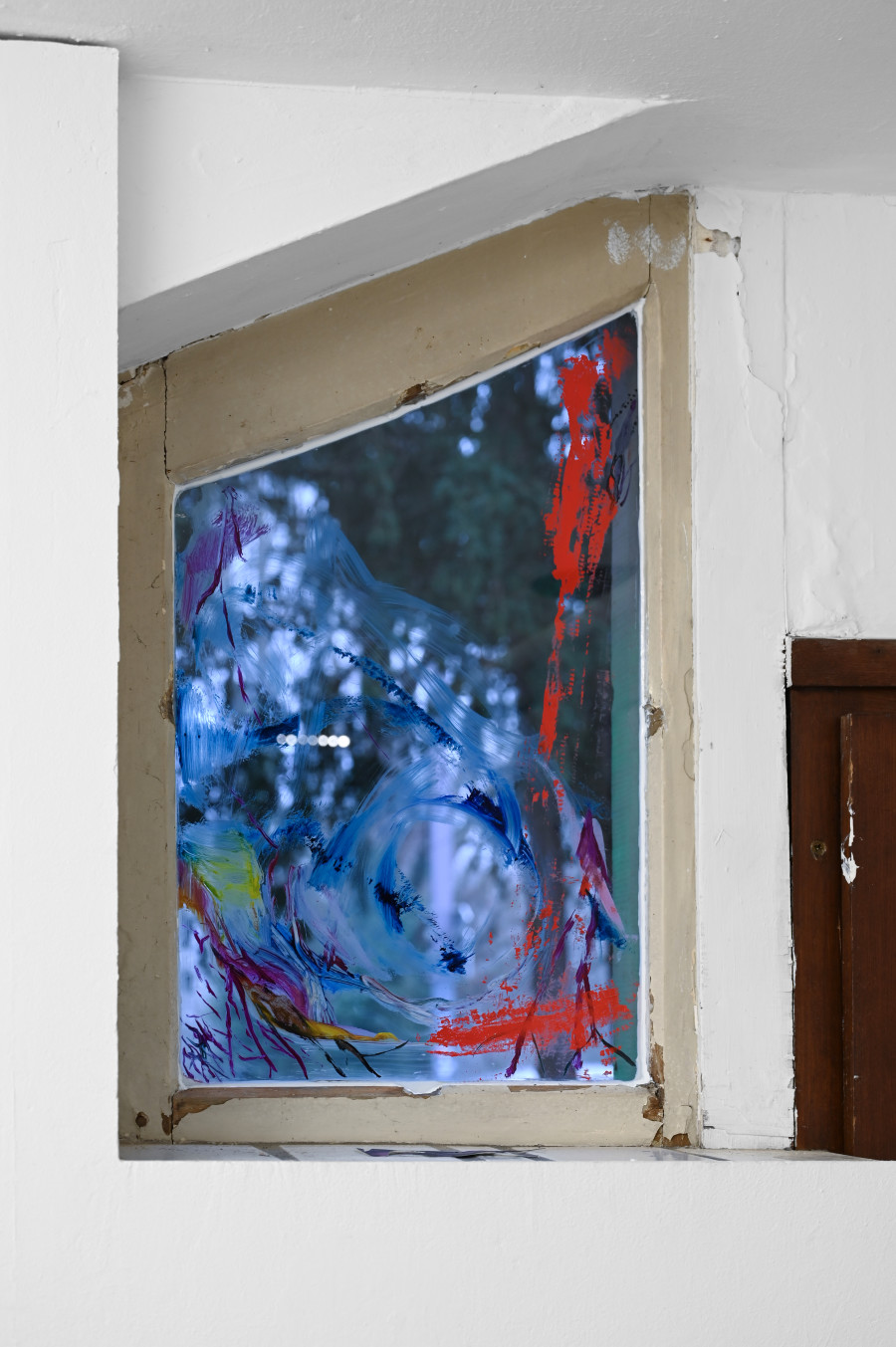 Mirjam Walter, "das Meer nimmt seine Farbe vom Himmel," 2025, left: 61,9 x 36,7 cm, right: 61,4 x 36,9 cm, Mirjam Walter, "gestohlen bleiben" at Kaiserwache, Freiburg im Breisgau, 2025. Courtesy: the Artist and Kaiserwache. Photo: Stefan Lux