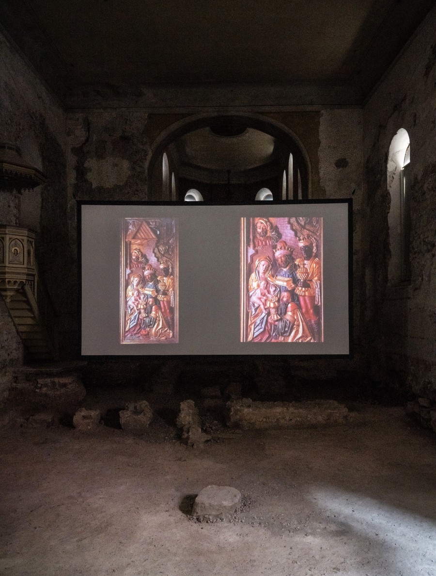 Andrea Büttner, Shepherds and Kings, 2017, installation view Johanniterkirche Feldkirch, 2022, photo: Ursula Dünser © Andrea Büttner / 2022, ProLitteris, Zürich Download (JPG, 3 MB) Andrea Büttner, Shepherds and Kings, 2017, installation view Johanniterkirche Feldkirch, 2022, photo: Ursula Dünser © Andrea Büttner / 2022, ProLitteris, Zürich