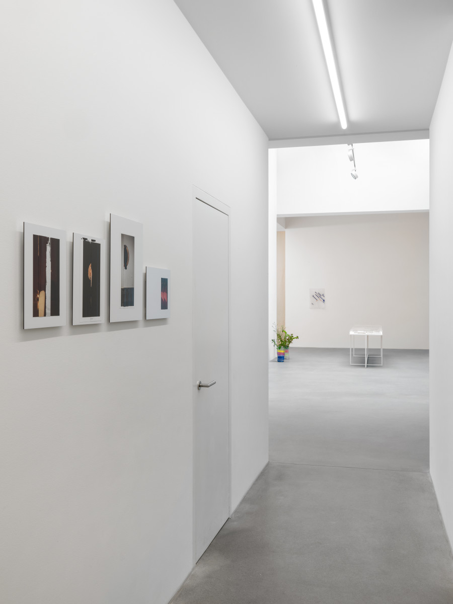 Installation view, Frequencies (and atmospheres), curated by Andreas Melas and Helena Papadopoulos, Galerie Eva Presenhuber, Waldmannstrasse, Zurich, 2023. © the artists. Courtesy the artists and Galerie Eva Presenhuber, Zurich / Vienna Photo: Stefan Altenburger Photography, Zürich.