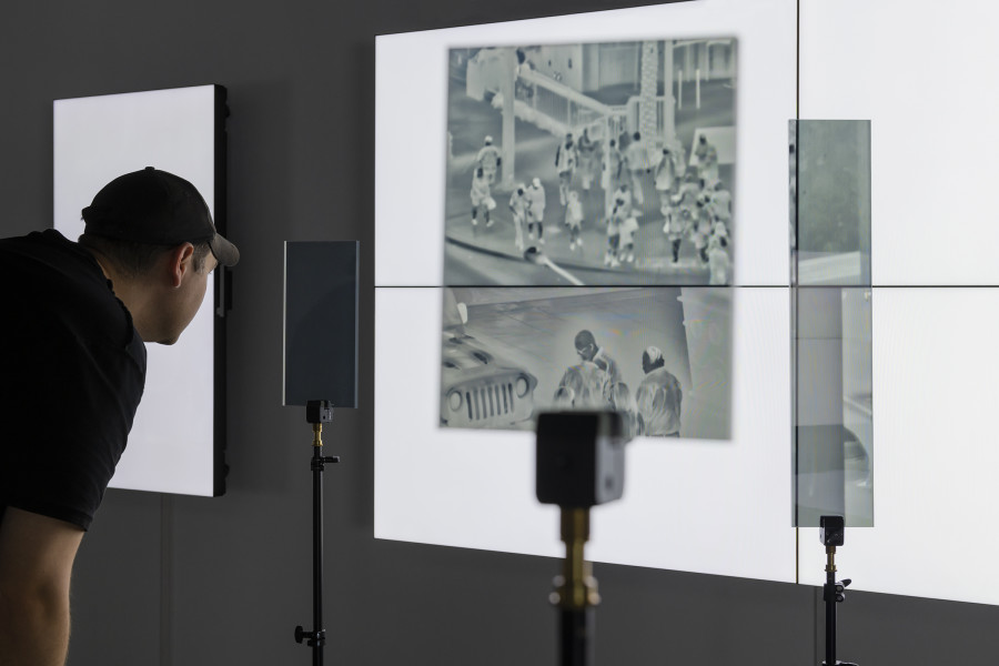 Emmanuel Van der Auwera, VideoSculpture XX (The World’s 6th Sense), 2019, Installation view «Emmanuel Van der Auwera: Seeing is Revealing», 2022, HEK, photo: Frank Wamhof.