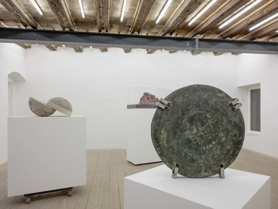 Alessandro Di Pietro, Ghostwriting Paul Thek: Time Capsules and Reliquaries, Installation view, 2023, CAN Centre d’Art Neuchâtel. Photography: Sebastian Verdon / all images copyright and courtesy of the artist and CAN Centre d’art Neuchâtel