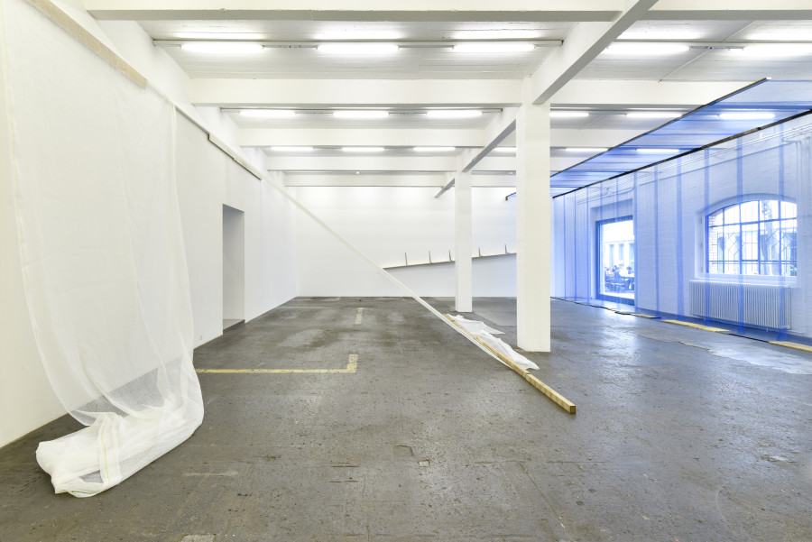 Valentina Minnig, Schutznetz Weiss, 2020, Treppe Gamba, 2020, Schutznetz Blau, 2020. Courtesy: the artist. Photo: Kunst Halle Sankt Gallen, Sebastian Schaub