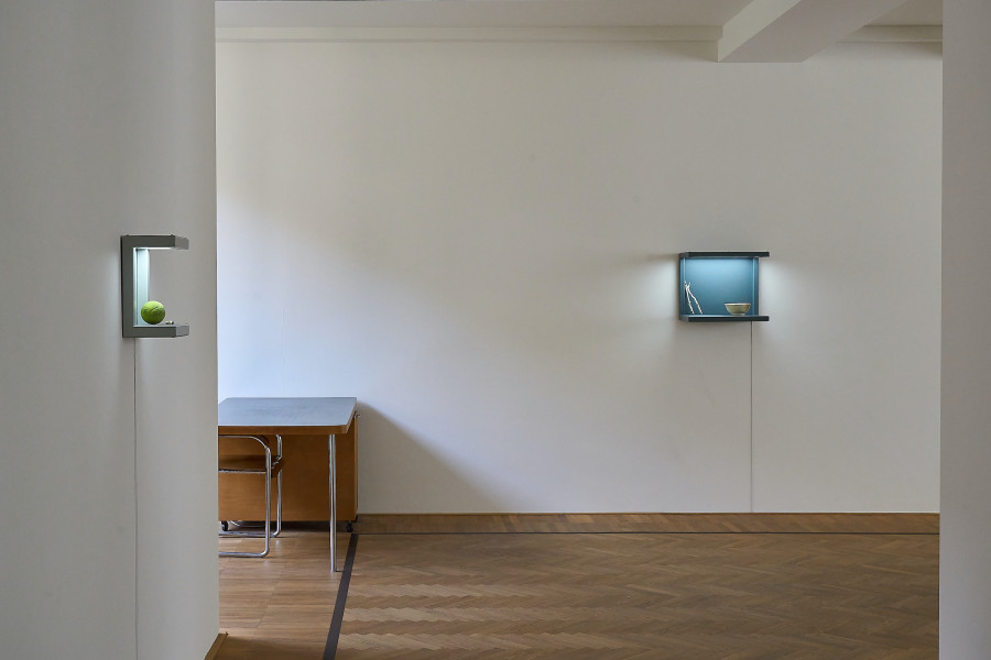 Installation shots of "Still Life" with works by Victor Seaward, exhibited at Galerie Fabian Lang, Zurich, (13.04.2022-06.08.2022). Credit: Courtesy of the artist and Galerie Fabian Lang. Copyright: © Fabian Lang Photos: Nicolas Duc